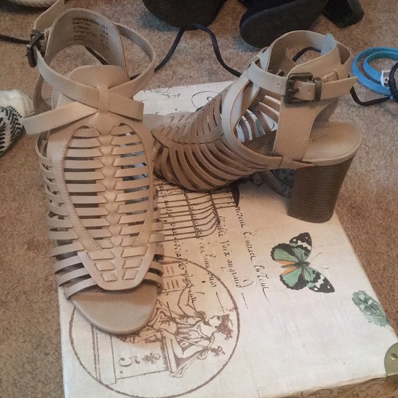 Cute open toe strapped booties - Picture 1 of 4